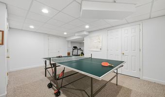 2 Banquo Brae Rd, Brookfield, CT 06804
