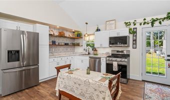 239 Richmond Dr, Warwick, RI 02888