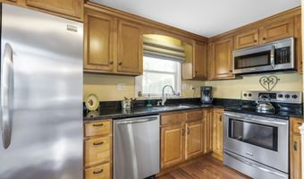 22 Rowe Pl, Bristol, CT 06010