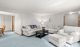 2601 S GREENVIEW St, Appleton, WI 54915