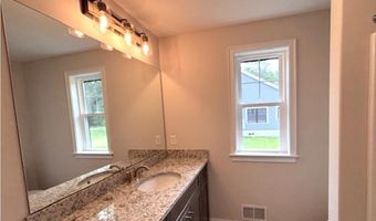 44 Edgewater Dr, Brentwood, NH 03833