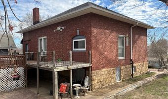 1015 S 6th St, Atchison, KS 66002