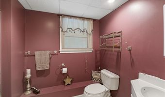 37 Carriage Rd, Cranston, RI 02920