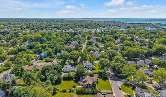 21 Hamilton St, Amityville, NY 11701