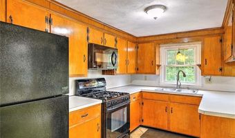 4 Johnson Ct, Bristol, RI 02809