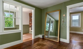 467 Maple Avenue Ave, Barrington, RI 02806
