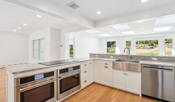 8 Fairview Ln, Wilton, CT 06897