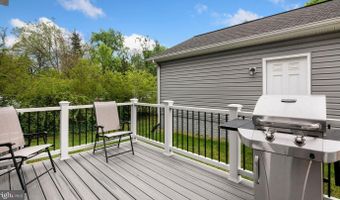 2427 FORT Dr, Alexandria, VA 22303
