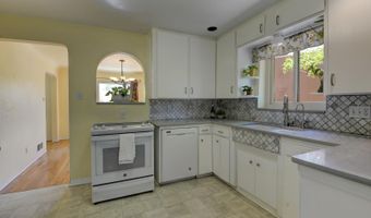 525 SOLANO Dr SE, Albuquerque, NM 87108