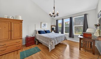 4001 Whitehall Ln, Algonquin, IL 60102