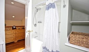 105 John St, Newport, RI 02840