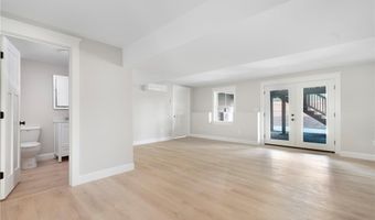 5 Braeburn Cir, Cranston, RI 02921