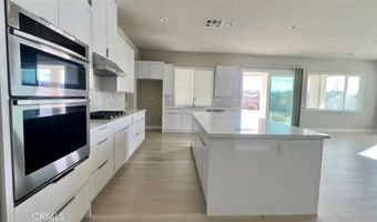 12925 Davona Dale Rd, Apple Valley, CA 92308