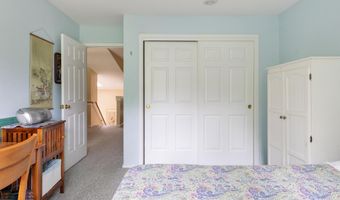 11 Lake Forest Dr, Burlington, VT 05401