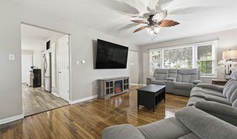 912 David St, Antioch, IL 60002