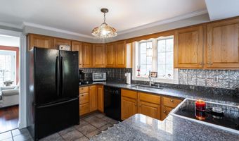 27 Arabian Way, Chester, NH 03036
