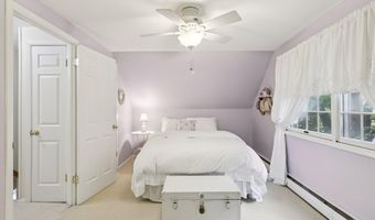 135 Ivy Hill Dr, Aberdeen, NJ 07747