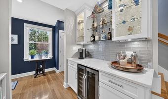 42 Windsor St, Jamestown, RI 02835