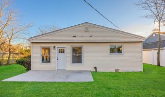 4 Somerset Rd N, Amityville, NY 11701