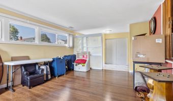 8 N AVON Dr, Claymont, DE 19703