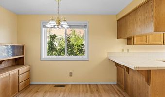 912 Cypress Point Loop, Ashland, OR 97520