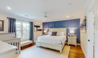 5 Hampden St, Barrington, RI 02806