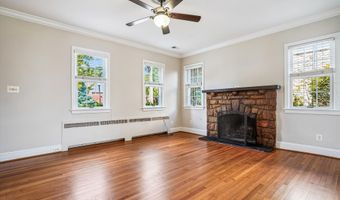 121 S FENWICK St, Arlington, VA 22204
