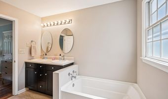 193 WYNDHAM Dr, Allentown, PA 18104