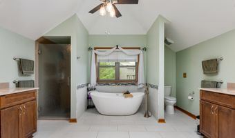 420 Fairway View Dr, Algonquin, IL 60102