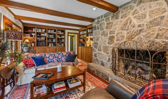 303 Beacon Hill Dr, Cheshire, CT 06410