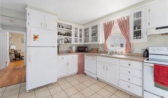 155 Evarts St, Newport, RI 02840