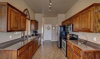 2105 Brunson St, Alpine, TX 79830