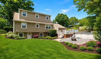 11 Autumn Ln, Attleboro, MA 02703