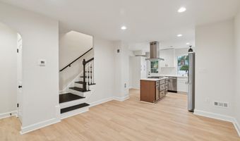 141 LYNHAVEN Dr, Alexandria, VA 22305