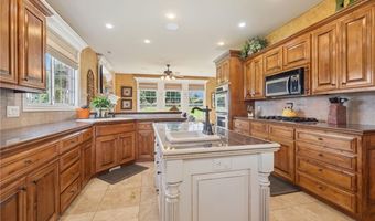 10849 Rosehaven Ln, Bentonville, AR 72712