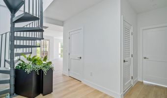 228 GLEBE Rd W 301, Alexandria, VA 22305