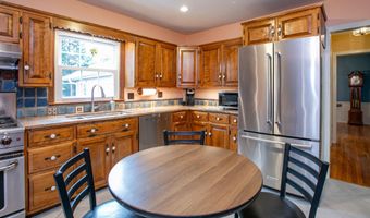75 Lakeview Dr, Allentown, NJ 08501