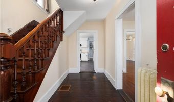 9 Cummings Rd, Newport, RI 02840