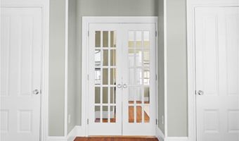 17 Everett St, Newport, RI 02840