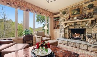 659 Clubhouse Dr E1, Banner Elk, NC 28604
