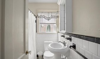 84 Third St, Newport, RI 02840