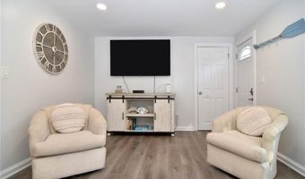 194 S Pier Rd, Narragansett, RI 02882