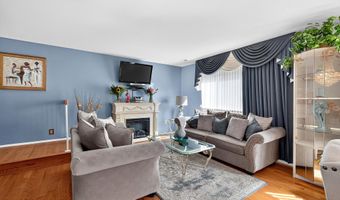 905 Madaline Dr 905, Avenel, NJ 07001