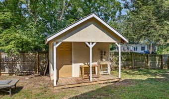 13 Douglas St, Athens, TN 37303