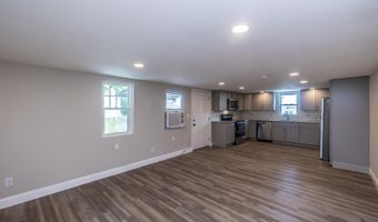 8 SHERMAN Dr, Claymont, DE 19703
