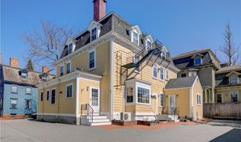 35 Pelham St A, Newport, RI 02840