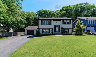 42 Seminole Trl, Cranston, RI 02921