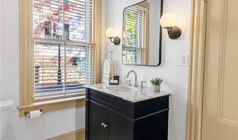 18 Barney St 1, Newport, RI 02840