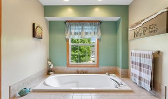 1250 Orchard Glen Dr, Amherst, OH 44001