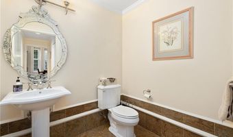 315 Old River Rd 6, Lincoln, RI 02838